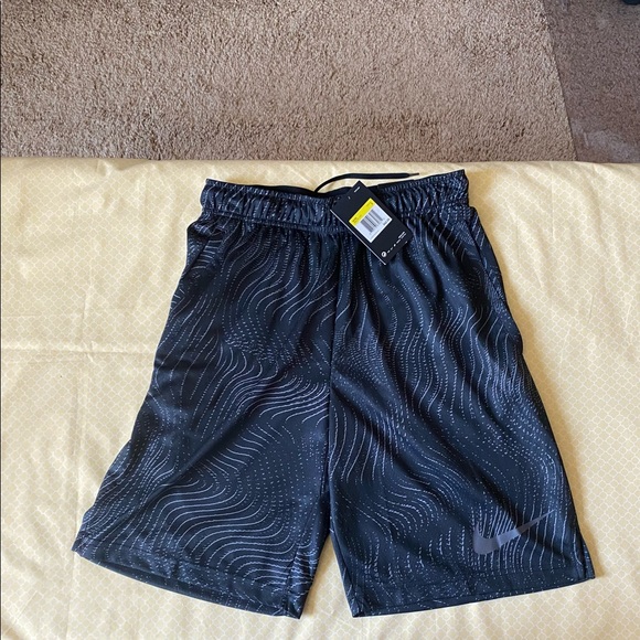 Nike Standard Fit, Dri-FIT Training Short - Picture 1 of 3